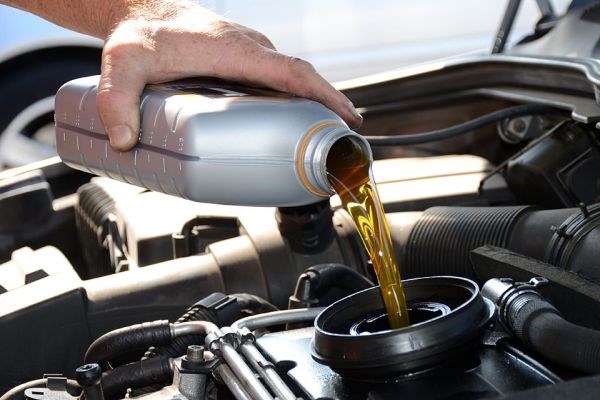 Как выбрать и когда менять моторное масло?